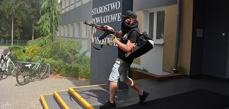 Terrorysta w urzędzie (foto)