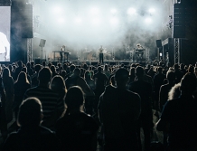 Burmistrz w ogniu pytań i krytyki za Bug Nature Festival