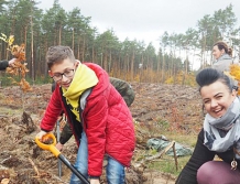 DŁUGOSIODŁO: Posadzili aleję dębów (foto)