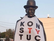 Nie będzie kary za koszulkę "Konstytucja"