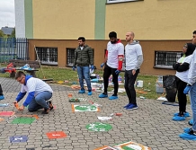 Szkoła Podstawowa nr 5 niczym Wieża Babel (foto)