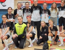UNIHOKEJ: Świetny wynik młodziczek UKS Młode Wilki (foto)