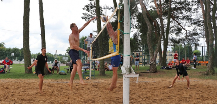 SIATKÓWKA: Zainaugurowali sezon plażówki (FOTO)