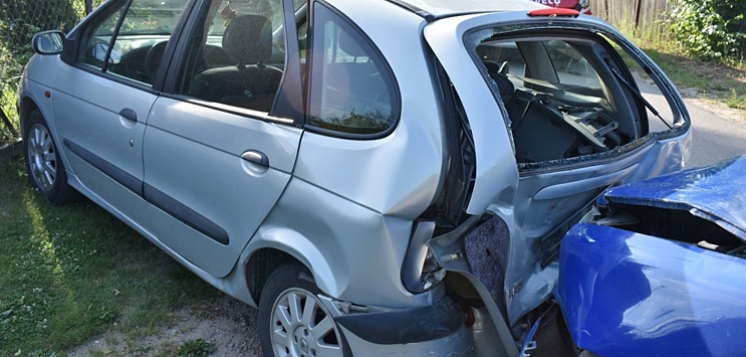 Pijany kierowca wjechał w zaparkowane auto