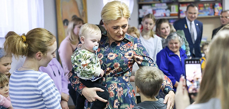 Pierwsza Dama Agata Kornhauser-Duda z wizytą u uchodźców w Brańszczyku (FOTO)