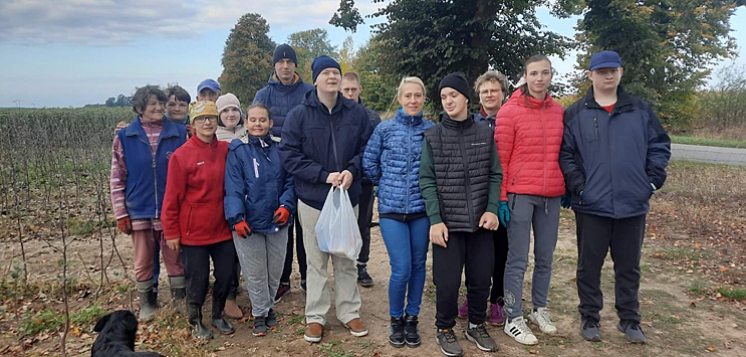 Pierwsze próby pracy uczniów szkoły przysposabiającej do pracy (FOTO)