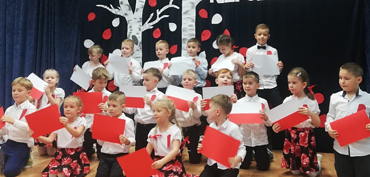 Przedszkolne świętowanie rocznicy odzyskania przez Polskę niepodległości (FOTO)