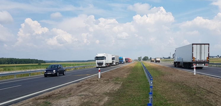 Szła ekspresówką. Nie wiedziała, jak się nazywa