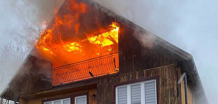 Pożar domu jednorodzinnego w Nowej Wsi. Straty są duże (FOTO)