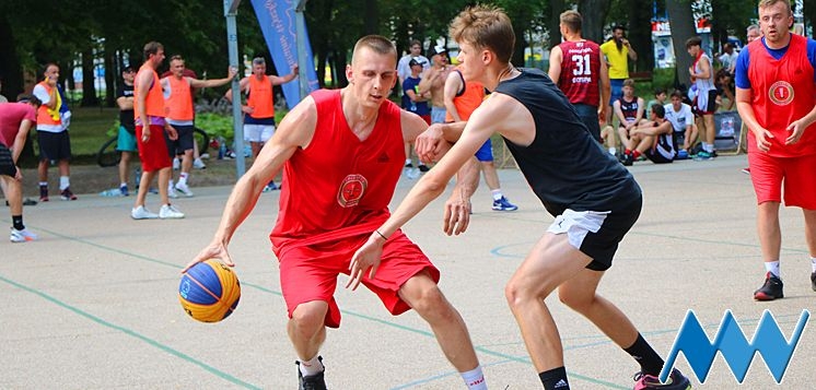 KOSZYKÓWKA: Upalny Turniej Streetbasket (FOTO)