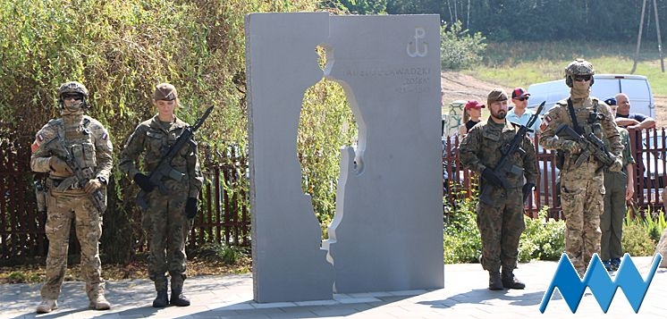 DŁUGOSIODŁO: Odsłonięcie pomnika w 80. rocznicę śmierci Tadeusza Zawadzkiego "Zośki" (FOTO)