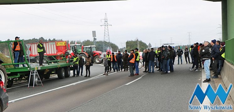 Protestujący rolnicy zablokowali trasę S8 (FOTO)