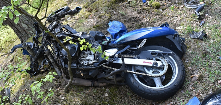 Zderzenie motocykla i osobówki. Motocyklista w ciężkim stanie (FOTO)