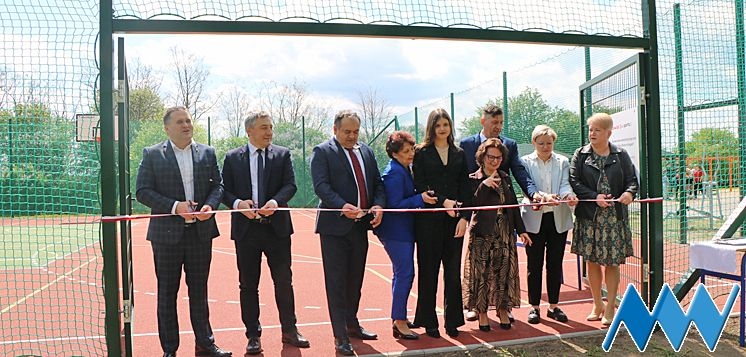 SOMIANKA: Szkoła Podstawowa w Kręgach ma nowe boisko wielofunkcyjne (FOTO)