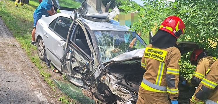 Wypadek w Łosinnie. Mężczyzna zasnął za kierownicą (FOTO)