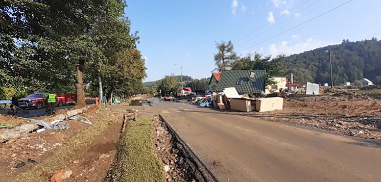 DŁUGOSIODŁO: Ochotnicy pomagają powodzianom (FOTO, WIDEO)