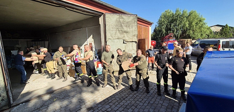 Strażacy podsumowują zbiórkę dla powodzian. „Kiedy docieraliśmy z pomocą, wielu miało łzy w oczach”