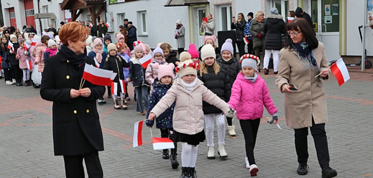 DŁUGOSIODŁO: Radosna niepodległości - międzypokoleniowe świętowanie (FOTO)