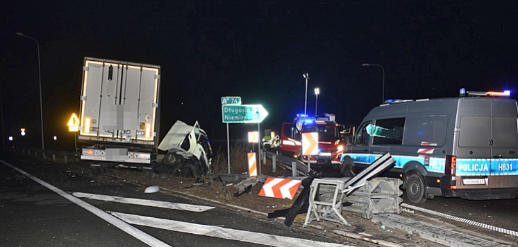 Tir wjechał do rowu. Kilkugodzinne utrudnienia w ruchu (FOTO)