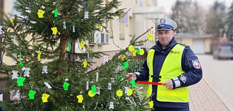 Odblaskowa choinka z myślą o pieszych i rowerzystach