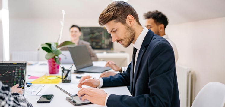 Rola prawnika IT w biznesie online - Umowy, licencje i regulaminy