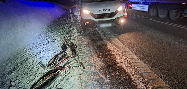 Wypadek rowerzysty na drodze krajowej (FOTO)