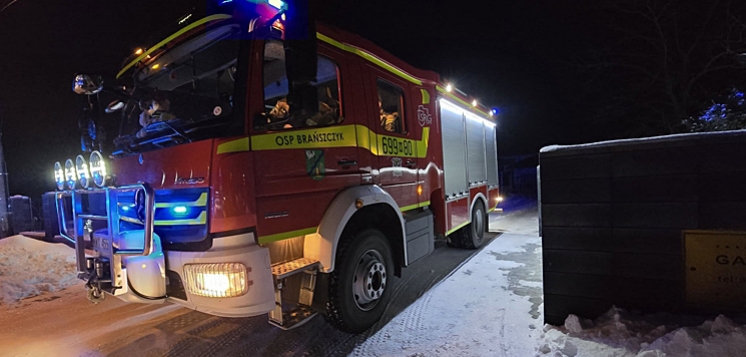 Dzieci wybiegły z podwórka pod samochód. Poważnie ranny 3-latek trafił do szpitala