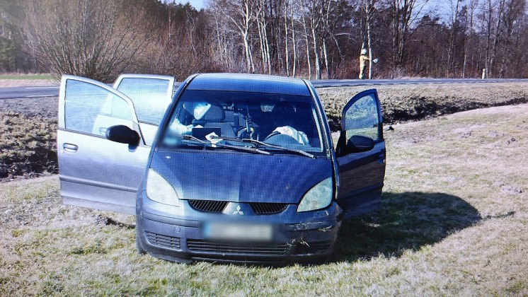 Dwie osoby ranne. Policja poszukuje sprawcy wypadku (FOTO)