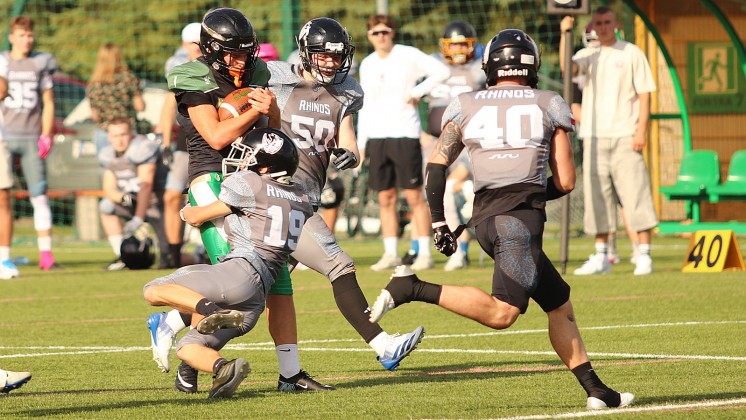 FUTBOL AMERYKAŃSKI: Sparingowa wygrana Rhinos Wyszków