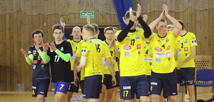 SIATKÓWKA: Camper nadal w grze o II ligę (foto)