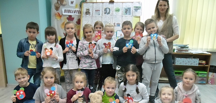 Przedszkolaki z „Bajki” w bibliotece (foto)