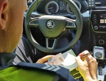 W terenie zabudowanym stanowczo za szybko