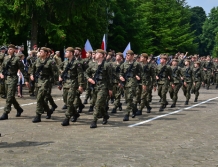 Wspólna przysięga uczniów klas mundurowych i terytorialsów (FOTO)