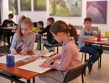 W „Hutniku” czuć wiosnę… dzięki pracom stworzonym przez uczestników warsztatów plastycznych (FOTO)