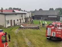 DŁUGOSIODŁO: Po burzy zerwane dachy i powalone drzewa (FOTO)