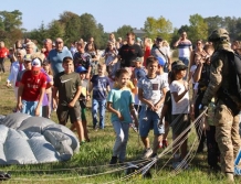 Pokaz spadochroniarzy zachwycił w Łosinnie (FOTO)