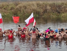 Niepodległościowo sezon rozpoczęły Wyszkowskie Morsy (FOTO)