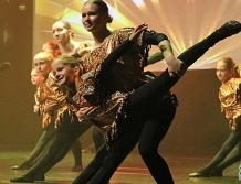 Sylaba "W wirującym świetle kuli" (FOTO)