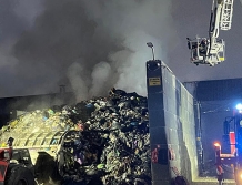 Pożar w bazie przeładunkowej śmieci (FOTO)