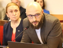 Radny odpowiada pracownikom szpitala