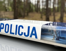 Spowodował dwie kolizje. Podczas jazdy zasłaniał sobie oczy dłońmi…
