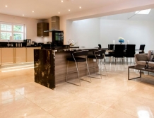 Jak wybrać idealną podłogę do domu i zadbać o profesjonalny montaż