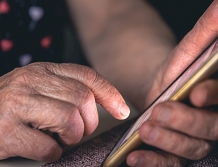 Myślała, że inwestuje w akcje koncernu paliwowego. Straciła duże pieniądze