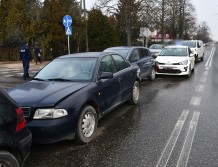 Zderzenie czterech aut w Wyszkowie. Trzy osoby trafiły do szpitala (FOTO)