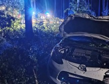 Na łuku auto wypadło z drogi (FOTO)