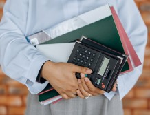 Outsourcing księgowości - kiedy firma powinna przekazać finanse zewnętrznemu zespołowi?