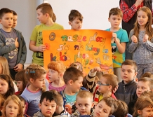 Już noszą lekkie tornistry (foto)