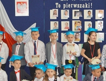 Pierwszaki z Leszczydołu-Nowin przyjęte do szkolnej rodziny (foto)