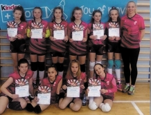 SIATKÓWKA: Młode siatkarki w półfinale Kinder+