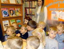 SOMIANKA: Przedszkolaki i uczniowie w bibliotece (foto)